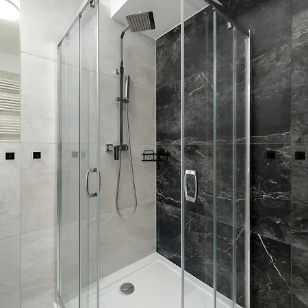 Sunset Jasny Z 1 Sypialnia 500 M Od Plazy, Balkon & Parking By Renters شقة