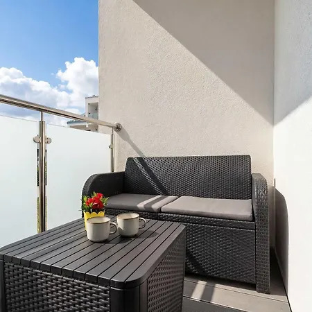 Sunset Jasny Z 1 Sypialnia 500 M Od Plazy, Balkon & Parking By Renters Apartman